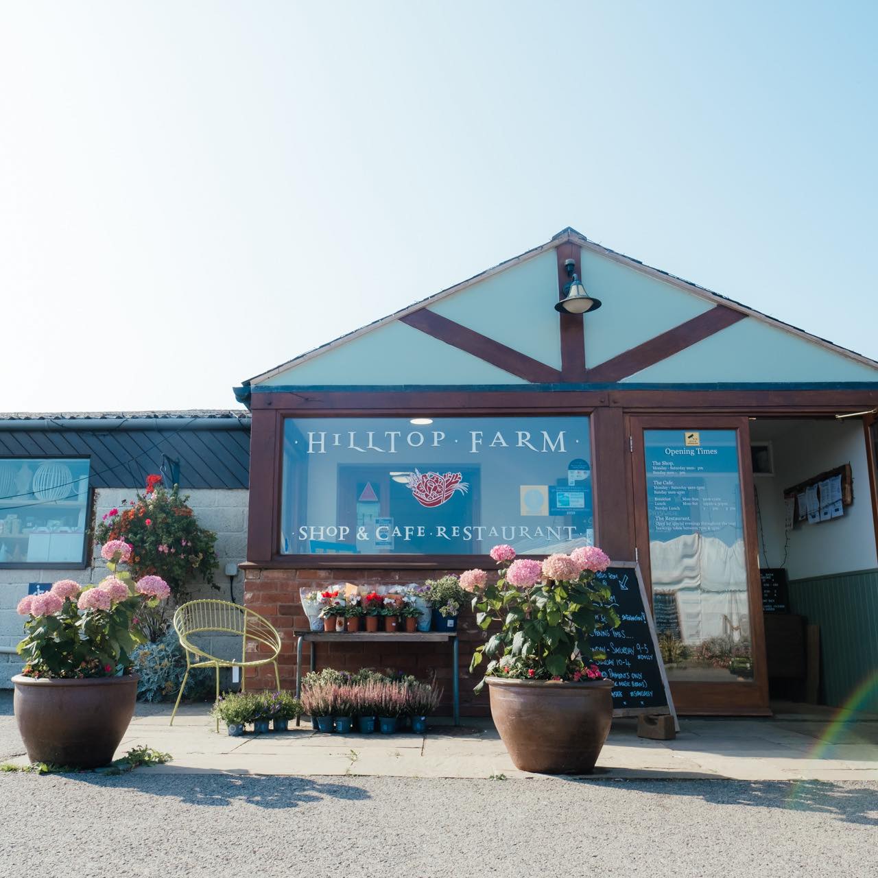 Hilltop Farm Shop & Café in Hunningham